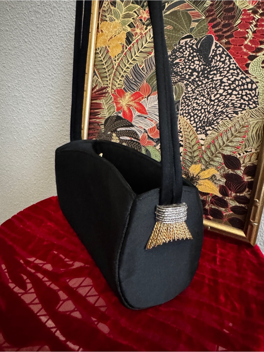 Miss Lewis Art Deco detailed silk kiss lock evening bag